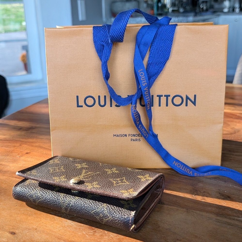 LOUIS VUITTON Porte Tresor Wallet - Picture 2 of 12
